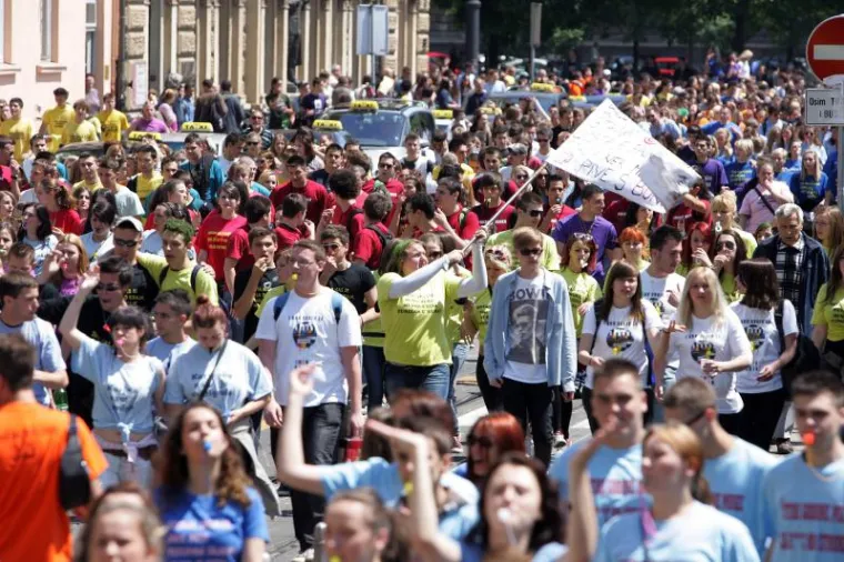 Maturanti se veselili na ulicama Zagreba