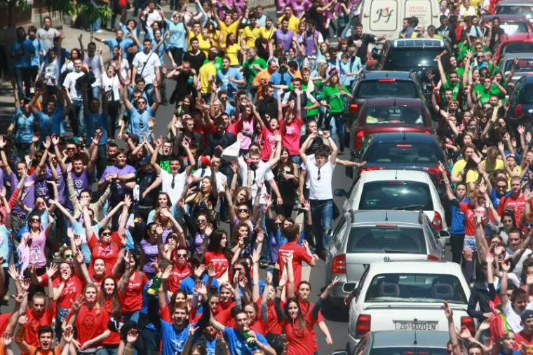 Maturanti se veselili na ulicama Zagreba
