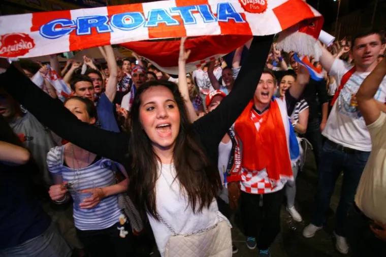 Kako su navijači bodrili Bilić Boyse?