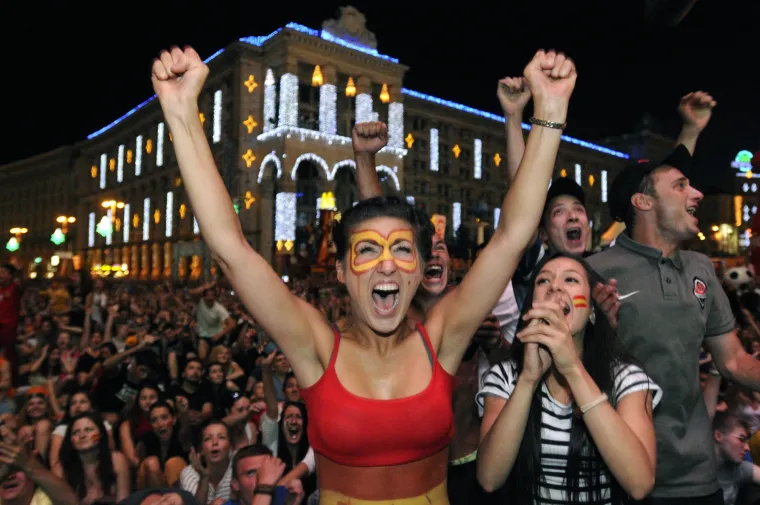 Trenuci sreće i opijenosti pobjedom Španjolcima su pomogli da zaborave na brige o gospodarstvu.