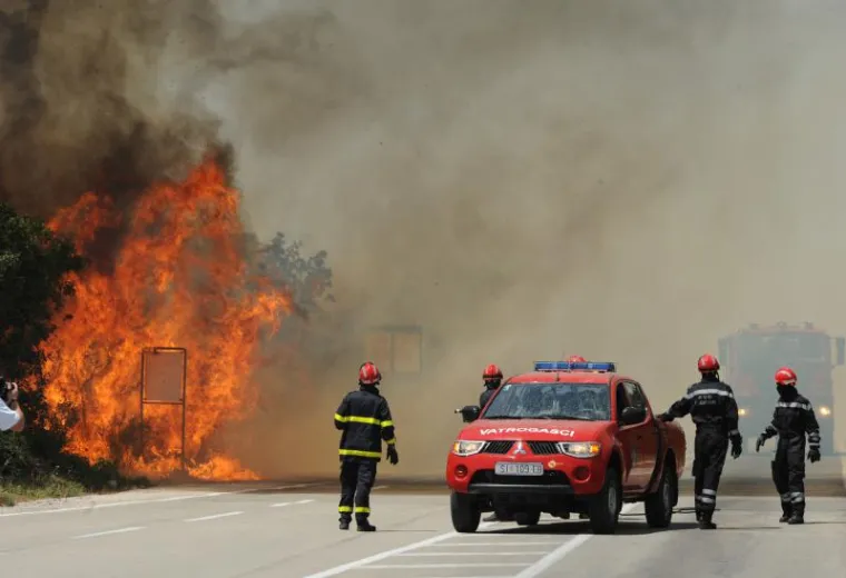Veliki požar bjesni kod Vodica