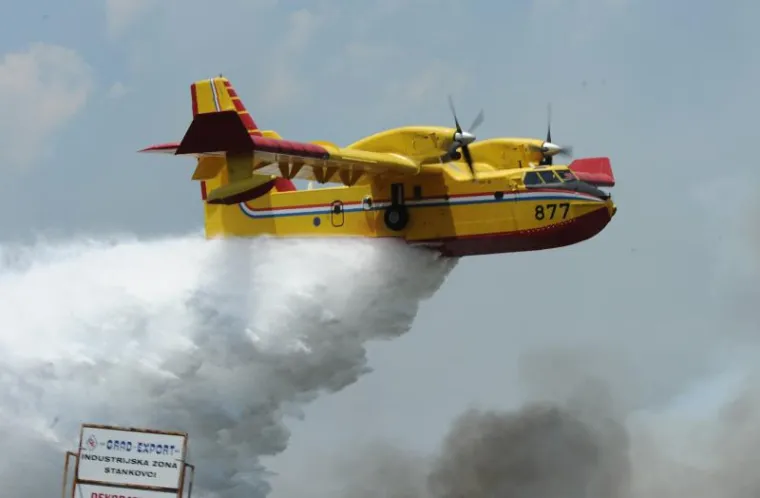 Veliki požar bjesni kod Vodica