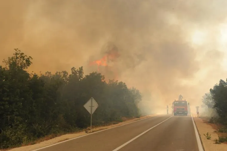 Veliki požar bjesni kod Vodica