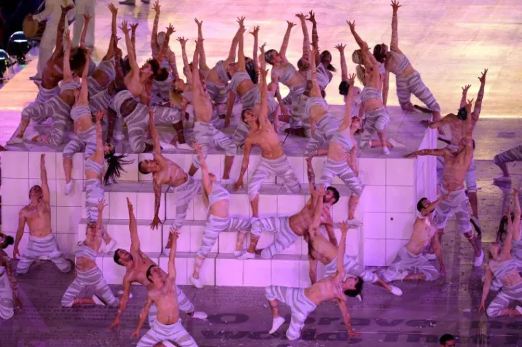 Show je trajao ne&scaron;to manje od tri sata, angažiran je Londonski simfonijski orkestar zajedno s poznatim pop i rock glazbenicima.