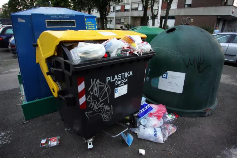 Metropola zatrpana smećem