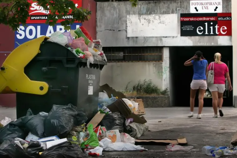 Metropola zatrpana smećem