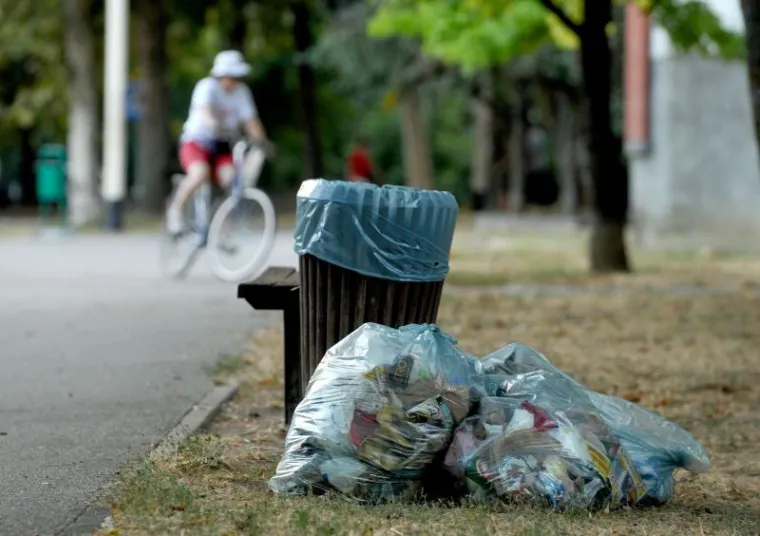 Metropola zatrpana smećem