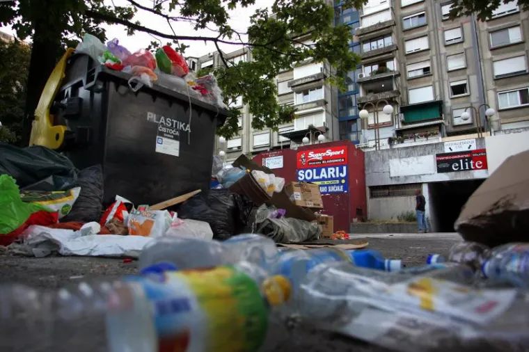 Metropola zatrpana smećem
