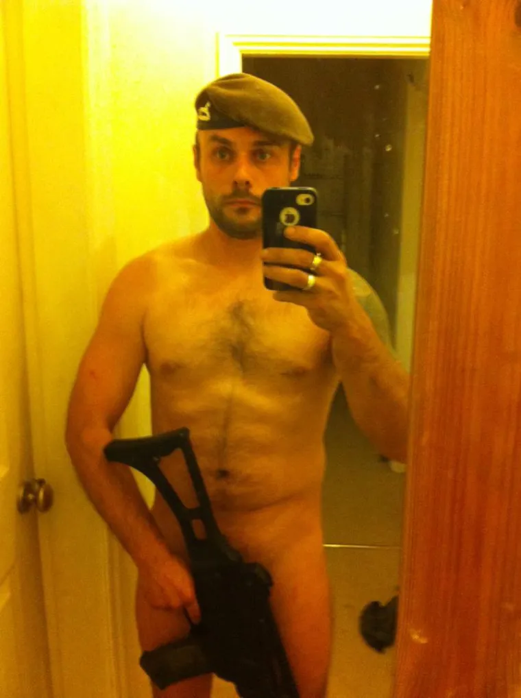 Kao od majke rođeni salutiraju princu Harryju!