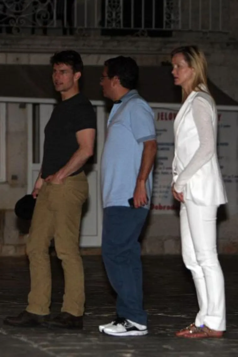 Nakon druženja na hvarskoj rivi, Tom i njegovi prijatelji zaputili su se na jahtu Lady S koja je usidrena u hvarskom kanalu kod Paklenih otoka.