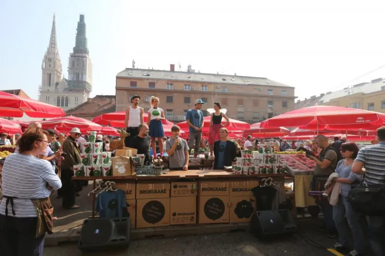 Striptiz na Dolcu &scaron;okirao prolaznike