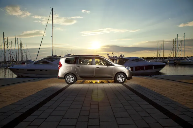 Dacia Lodgy je  svježe oblikovan rumunjski sedmerosjed s poznatim Renaultovim genima, u njemu je Chevroletov Orlando upravo dobio i više nego dostojnog konkurenta.