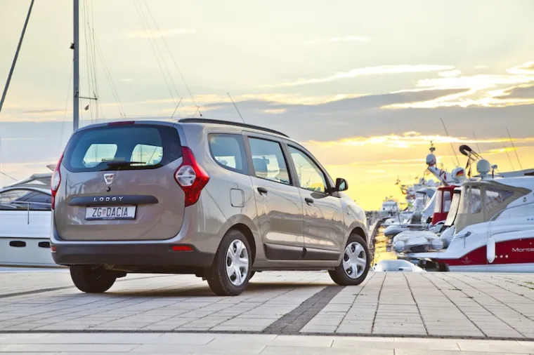Lodgy se proizvodi u novoj tvornici u Tangeru (Maroko) koja opskrbljuje cijelo europsko i mediteransko tržište Dacijinim i Renaultovim vozilima.