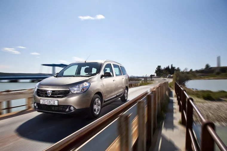 Poput svih proizvoda iz obitelji Dacia, i Lodgy jamči osobito konkurentne troškove održavanja i uporabe zbog produženog intervala izmjene ulja i promjene pločica kočnica i guma.