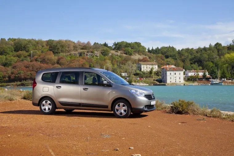 Dacia Lodgy dolazi s jamstvom od 3 godine ili 100.000 km.