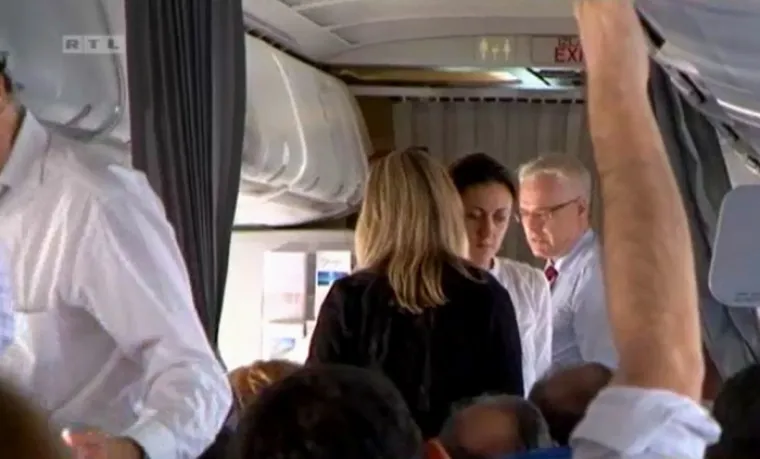 Ekskluzivne snimke iz aviona u trenutku kada predsjednik Ivo Josipović obavijestio Čačića o odluci mađarskog suda.