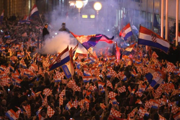 Generali na spektakularan način dočekani na Trgu