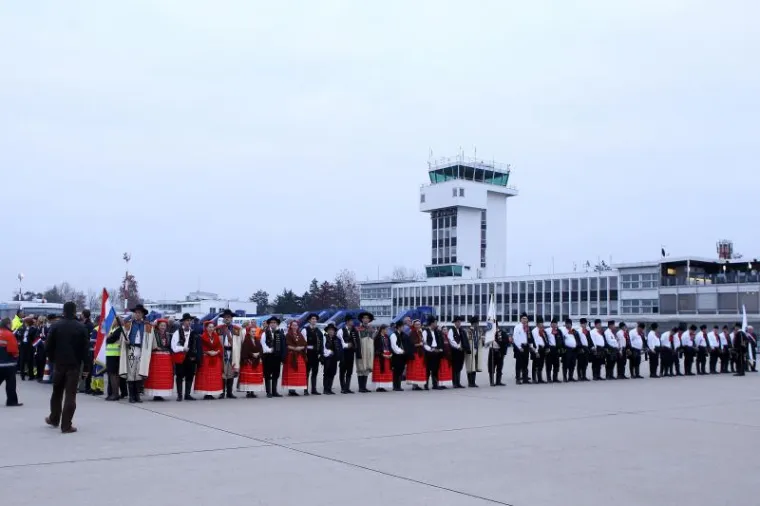 Doček za oslobođene generale na zagrebačkom Plesu!