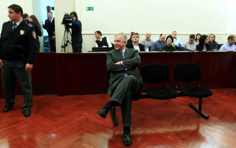 Uoči izricanja presude na Sanaderovom licu je titrao lagani osmijeh.