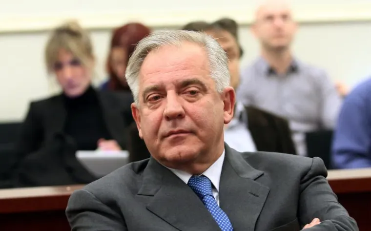 ... a nestao je osmijeh i sa Sanaderovog lica.