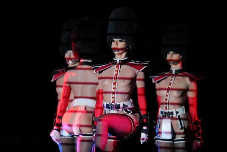 Toples plesačice posjetitelje ostavile bez daha