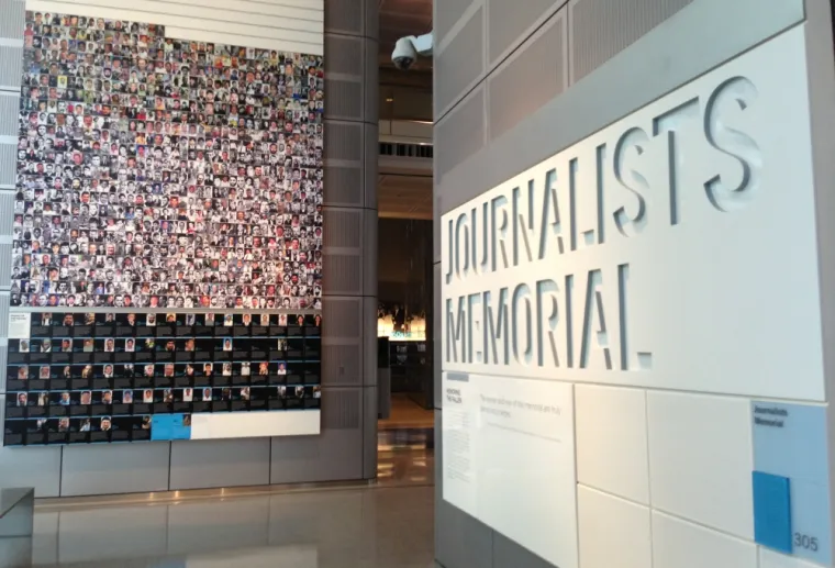 Jedinstven i fascinantan, Newseum je muzej potpuno posvećen newsu odnosno novinarstvu, od njegovih početaka do danas.