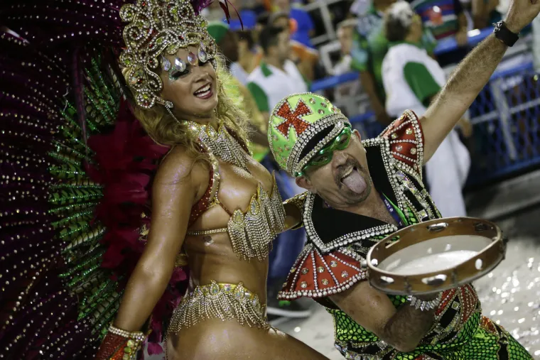 Mi plešemo, tra-la-la, cijeli dan i noć...