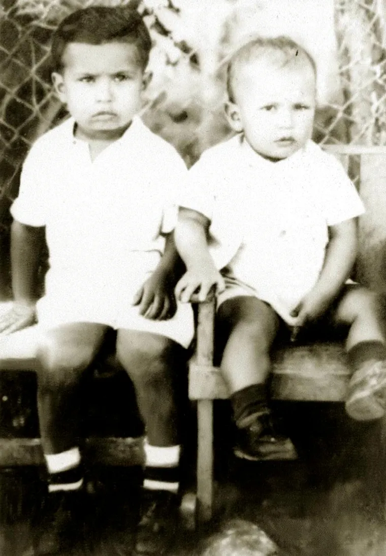 Hugo Chavez (desno) s bratom Adamom.