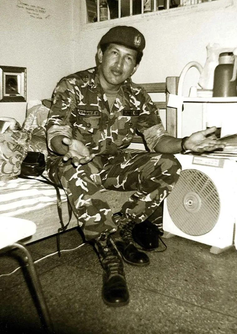 Chavez pozira dok je služio kaznu u zatvoru Yare.