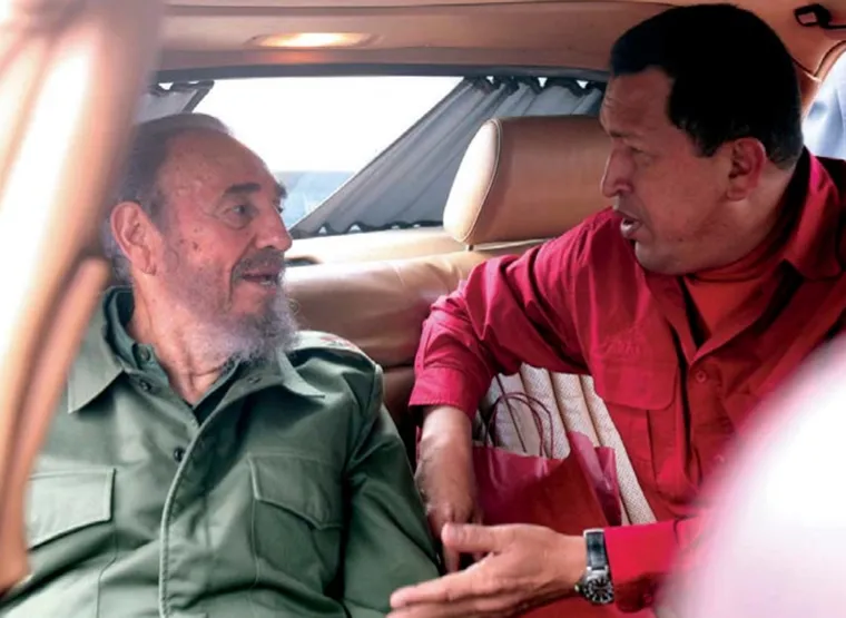 Fidel Castro i Hugo Chavez 2006. godine tijekom posjeta Che Guevarinom domu u Cordobi.