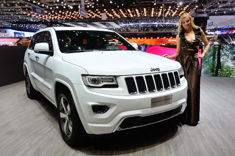 Atraktivne hostese na spektaklu u Ženevi