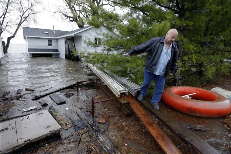 Ostaci nakon izlijevanja rijeke Illinois