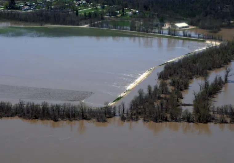Sjeverni dio Clarksvillea potopljen vodom iz rijeke Mississippi
