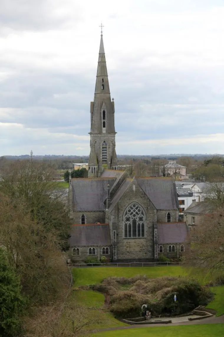 Predivni irski dvorac prekriven mahovinom