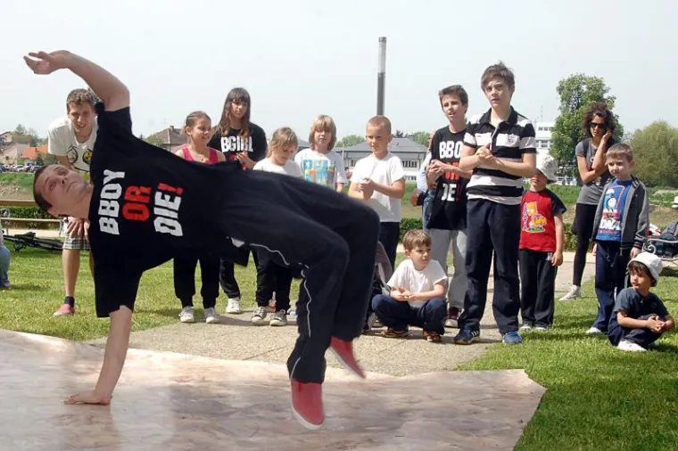 Svjetski dan plesa na &scaron;etnici uz Kupu