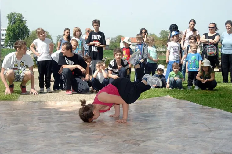 Svjetski dan plesa na &scaron;etnici uz Kupu