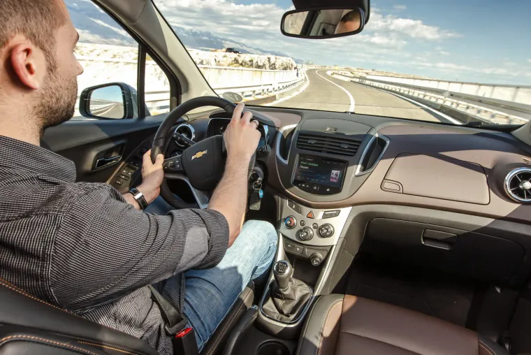 Voziti Trax je pravi užitak. Trax je podešen tako da pruža prepoznatljivu europsku dinamiku vožnje, a može se pohvaliti i sofisticiranim elektronskim sustavom podrške.