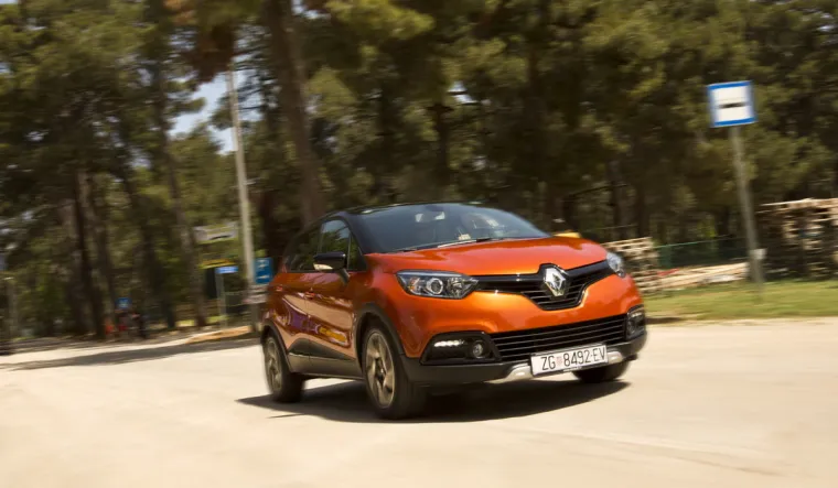 Ugrađeno multimedijsko tablet-računalo omogućuje pristup posve novoj razini povezivanja uz pomoć stalno rastuće ponude posebnih automobilskih aplikacija. 
Povišen vozačev položaj udoban je i ulijeva sigurnost, baš poput pasivne sigurnosne opreme, prianjanja i kočnica.