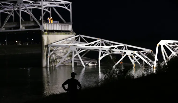 Most I-5 koji prelazi preko rijeke Skagita u Mount Vernonu uru&scaron;io se zbog prevelikog opterećenja