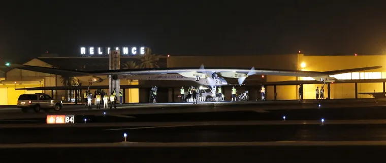 Avion na solarnu energiju