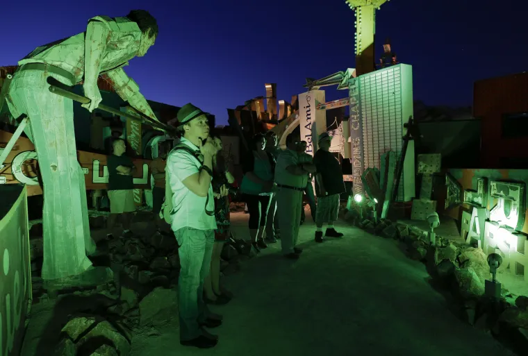 Neonski muzej je osnovan 1996. g. u Las Vegasu u svrhu očuvanja svih poznatih neonskih natpisa.