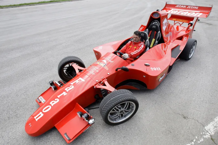 Mi&scaron;o Kuzmanović svojim rukama je napravio repliku formule F-1