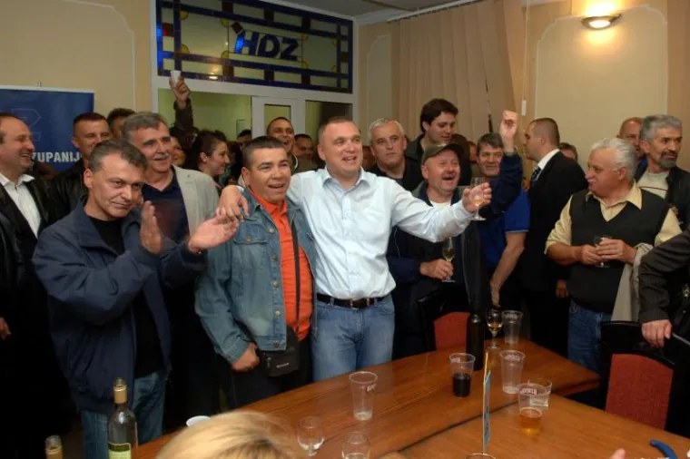 Kako se slavilo i tugovalo u izbornoj noći