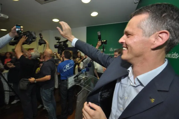 Kako se slavilo i tugovalo u izbornoj noći