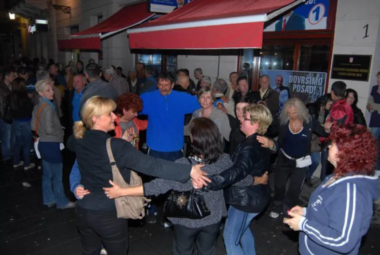Kako se slavilo i tugovalo u izbornoj noći