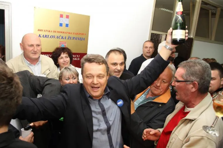 Kako se slavilo i tugovalo u izbornoj noći