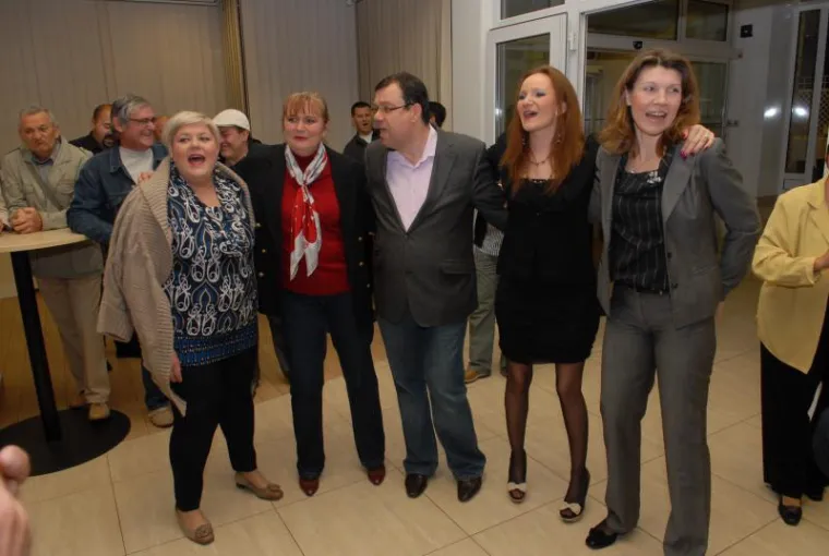 Kako se slavilo i tugovalo u izbornoj noći