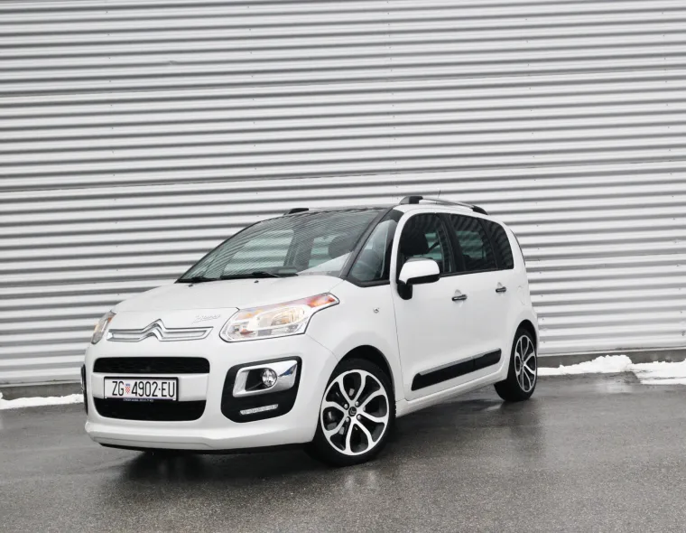 Funkcionalno posložen, simpatičan i odličnog motora najmanji Picasso privlači prije svega praktične ljude spremne izdvojiti i nešto više novca