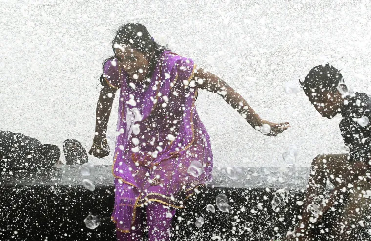 U Indiji monsunske kiše padaju svake godine od lipnja do rujna i zbog tih kiša zemljoradnici imaju velike probleme.