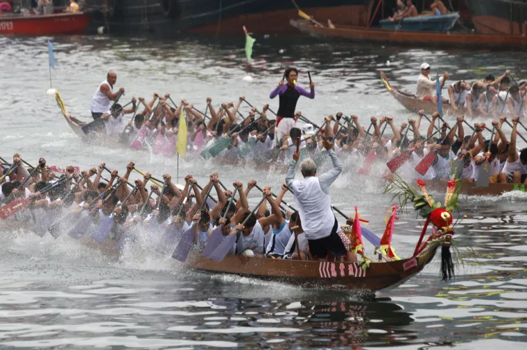 Utrka tradicionalnih čamaca u Kini poznatih pod nazivom "Dragon boat"